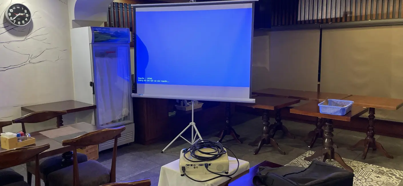 Thuê máy chiếu kèm màn chiếu 100 inch Thông Số & Đánh Giá Chi Tiết Thuê máy chiếu kèm màn chiếu 100 inch Thông Số & Đánh Giá Chi Tiết